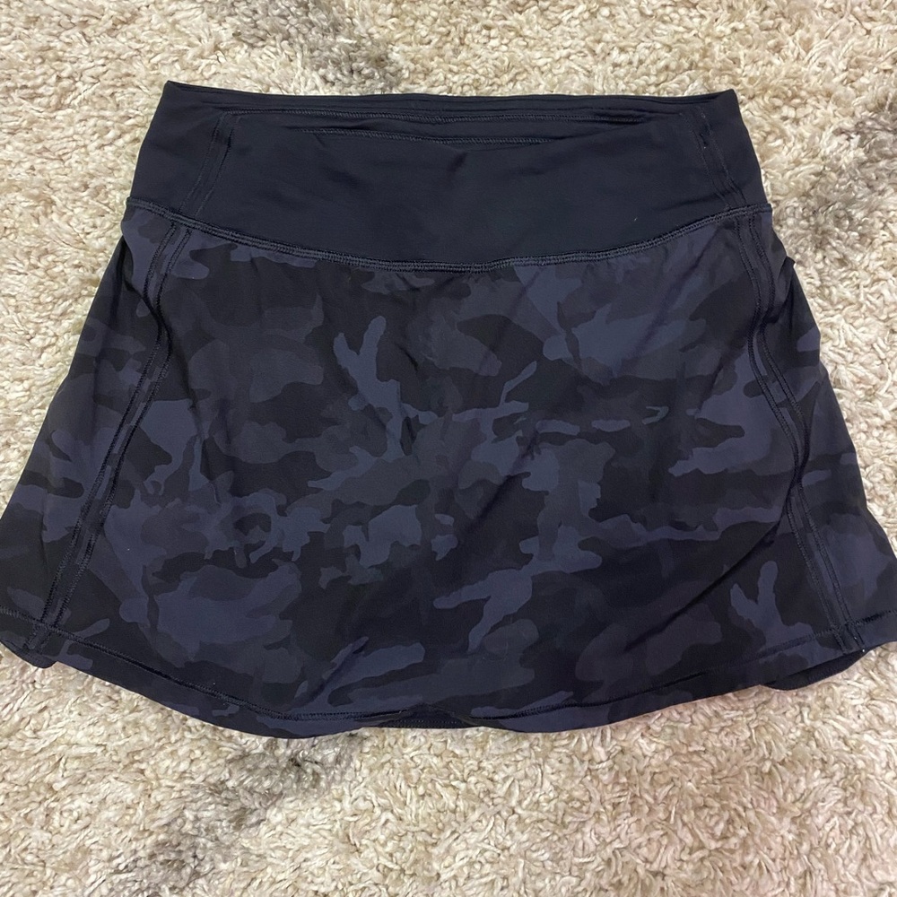 Lululemon Pace Rival Skirt (Tall) 15"
Incognito Camo Multi Grey/black- size 4
